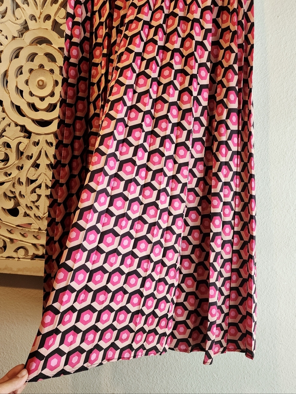 GALLERY GEOMETRIC DESIGN PLEATED MIDI SKIRT PINK WHITE SIZE SMALL IMPORTED BRAND - Picture 10 of 12